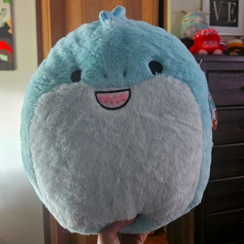 NWT Essy The Blue Eel Fuzzamallow 12" Squishmallow Ultra Rare Gold Tag